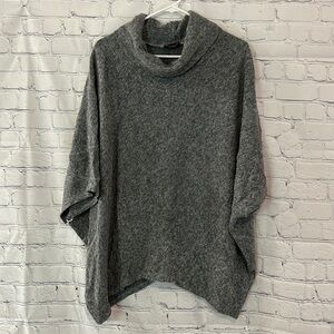 Luca Vanucci Italian Boxy Gray Turtleneck Short Sleeve Sweater